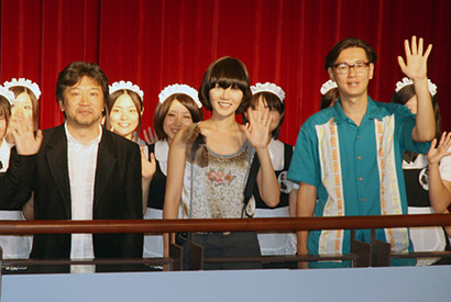 ARATA、メイド従業員に手ほどき「ぺ・ドゥナをしっかり研究して」 画像