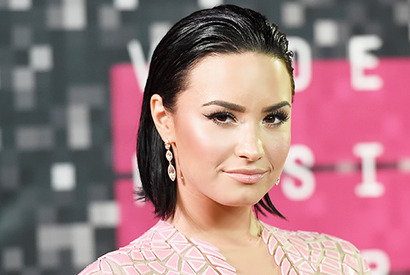 デミ・ロヴァート、“しらふ”4周年を祝う！ 画像