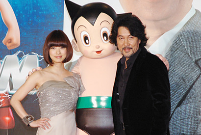 役所広司「お風呂でいつもアトムヘア！」　ASIMOもアトムの祝福に駆けつける 画像