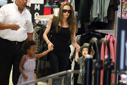 ブランジェリーナ家女子部3人、南仏のショッピングセンターでお買い物 画像