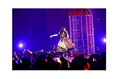 水樹奈々、東京ドームで80,000人が熱狂！デビューからの代表曲が揃う 画像