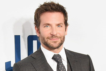 ブラッドリー・クーパー、父親をがんで亡くした苦悩を明かす 画像