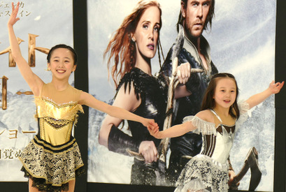 “氷の姉妹”本田望結＆紗来、氷上で華麗なスケーティングを披露『スノーホワイト』 画像