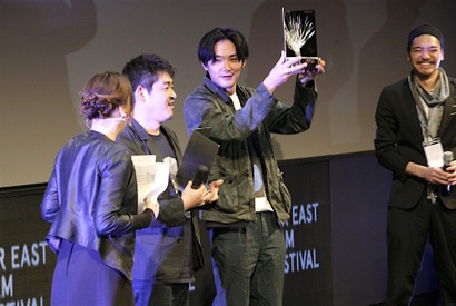 松田龍平、イタリア語で感謝！『モヒカン故郷に帰る』ウディネ映画祭で2冠達成 画像