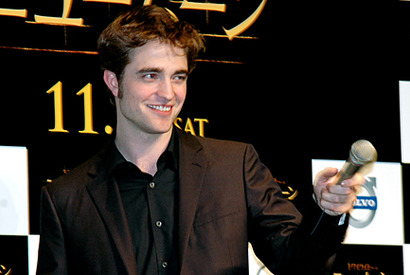 生ロブ様に600人の熱烈ファンが大興奮「私を噛んで！」＆泣き出すファンも！ 画像