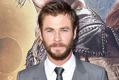 クリス・ヘムズワース、愛娘のバースデー・ケーキ作りに挑戦！ 画像