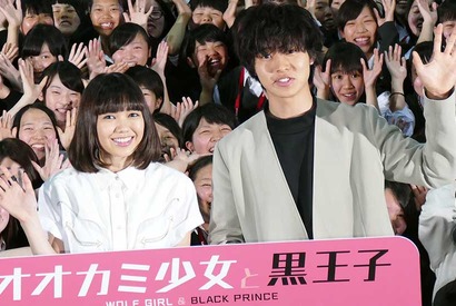 二階堂ふみ＆山崎賢人、女子高をサプライズ訪問！ 女子高生500人が絶叫「かわいい」「ヤバイ」 画像