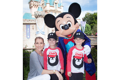 セリーヌ・ディオン、息子たちに父の死をディズニー映画をお手本に教える 画像