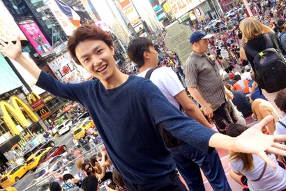 井上芳雄「ブロードウェイにいます」！トニー賞スペシャル・サポーターが現地到着 画像