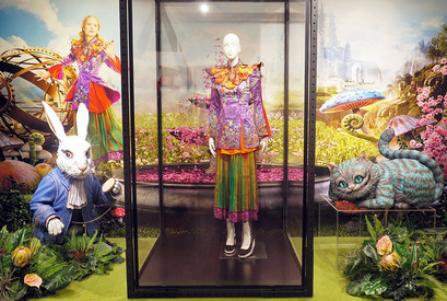 ジョニデ着用マッドハッターも！『アリス・イン・ワンダーランド』衣装が銀座三越にて展示開始 画像
