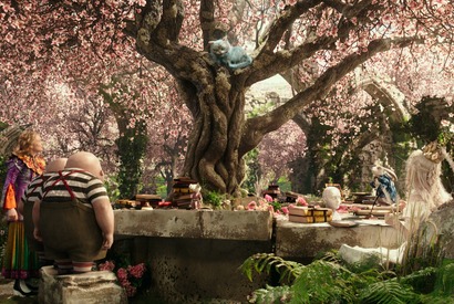 ティム・バートン、新たに監督を迎えたワケとは？ 監督が描く“時間の旅”に迫る『アリス・イン・ワンダーランド』 画像