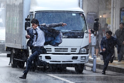 野村周平、小栗旬と雨の中を激走…緊迫のワンシーン解禁！『ミュージアム』 画像