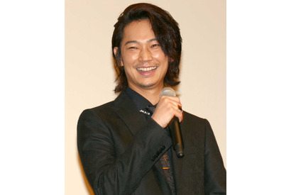 綾野剛「朝から不謹慎な映画…」と恐縮　主演作『日本で一番悪い奴ら』 画像