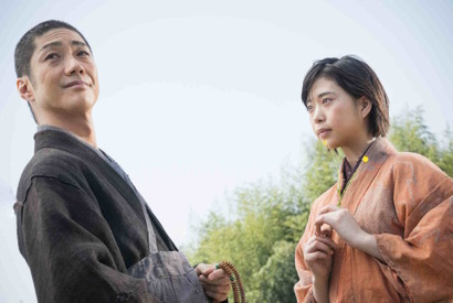 森川葵、“坊主頭”の野村萬斎と共演！「大先輩方に囲まれて…」 画像