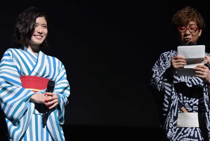 松岡茉優、サプライズの手紙に号泣も「カメラを気にしていた」と共演者から暴露される 画像