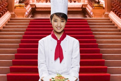 剛力彩芽、今度は総理の舌をうならせる天才料理人に…「グ・ラ・メ！～総理の料理番～」 画像