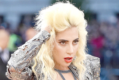 レディー・ガガ、コンサートで辛い胸中を歌い上げる 画像