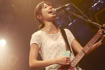 『ソラニン』宮崎あおい、クライマックス汗だく熱唱のライヴシーンの画像がついに解禁 画像