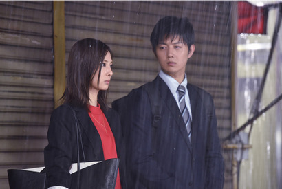 女同士が物件の取り合い！万智に勝ちたい庭野は…「家売るオンナ」第5話 画像