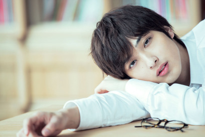 横浜流星、2017年カレンダーは20歳がテーマ！「いましか出せない表情を」 画像