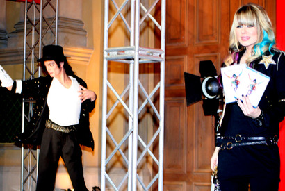 マイケル人形が生々しすぎて、横に立てない！　オリアンティ、亡きマイケルと幻の競演 画像