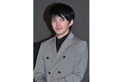 林遣都、淵上泰史との濃厚シーンは「いい味」　川口春奈も「まんざらでもないのが伝わってきた」と証言 画像