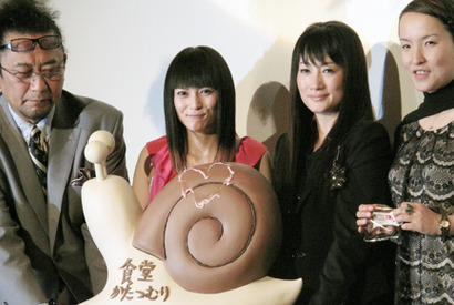 柴咲コウ、「前の自分より優しくなれた」　『食堂かたつむり』初日にチョコ配布 画像