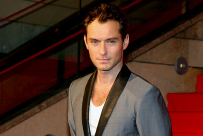 ジュード・ロウ、昨秋誕生した娘とついに対面 画像