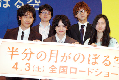 大泉洋が池松壮亮、監督とパーマ三兄弟結成！　五輪での世界デビューには「不本意」 画像