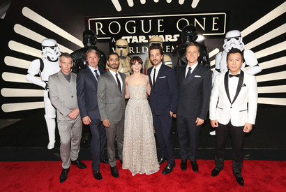『ローグ・ワン』ワールドプレミアにキャスト集結！ハリウッドがスター・ウォーズ一色に 画像