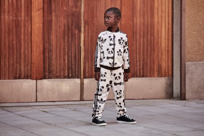 お洒落ママ必見！アディダス オリジナルスがスウェーデンの子ども服ブランドとコラボ 画像