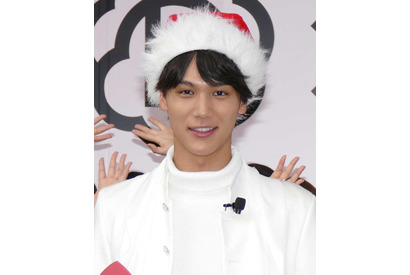 中川大志、サンタ姿で登場　子ども時代の“クリスマス号泣”事件も告白 画像