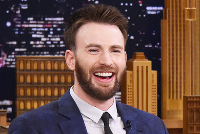 クリス・エヴァンス、アメコミショップでお客さんにドッキリを仕掛けて大笑い 画像