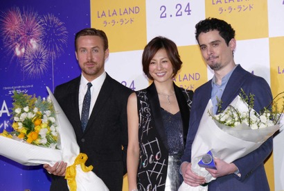 大旋風『ラ・ラ・ランド』引っさげ来日のライアン・ゴズリング、熱狂ファンに神対応！ 画像