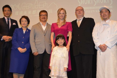 シャーロット・ケイト・フォックス、英語なしの撮影に苦労 画像