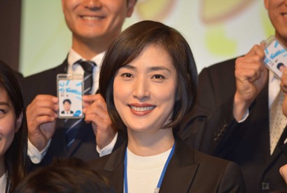 天海祐希、入社式にサプライズ登場！「プロデューサーになったら使ってね」 画像