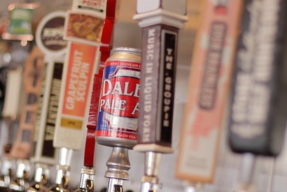 熱々シカゴピザが人気「デビルクラフト 五反田店」はビールが安くなるハッピーホッピーアワーが狙い目！ 画像