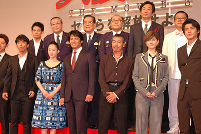 青島と室井がガッチリ握手！　織田裕二の「ただいま」に会場全体「おかえり！」 画像