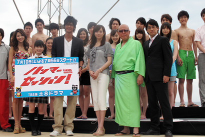 もこみち　元ユニバース宮坂の胸を凝視し「鼻血出そう」 画像