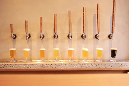 モダンな町家で乾杯！ 烏丸「BEFORE9」でクラフトビール飲み比べ 画像