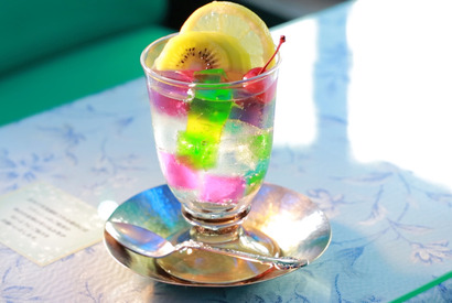 グラスの中の幻想世界... 宝石のようなゼリーポンチ 画像