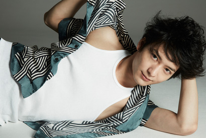 梅原裕一郎「どんどん服を脱がされビショビショに」レスリー・キーの連載に登場！ 画像