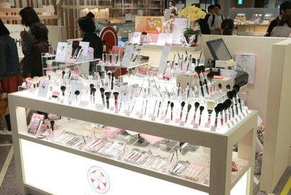 普段のメイクが大変身!? 一度使うと手放せないマストバイ”化粧筆” 画像