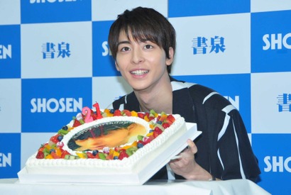 高杉真宙、セクシーショット撮影は「恥ずかしい」と語りつつ「一応、鍛えました！」 画像