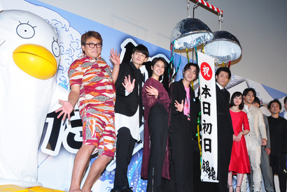 『銀魂』エリザベスの“声”山田孝之、小栗旬らに秘密で着ぐるみのまま登場「暑ぃ…」 画像