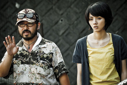 『ラビット・ホラー3D』撮影終了！　「怖いのは苦手」な満島ひかり、リアル恐怖体現 画像