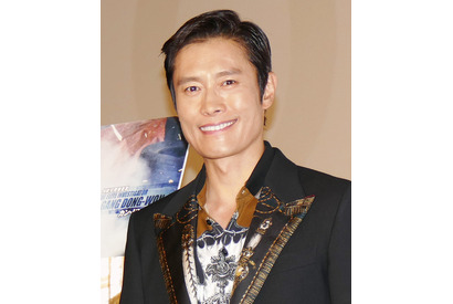 来日中のイ・ビョンホン、“劇場ジャック”に恐縮「今日1日だけはお許しを…」 画像