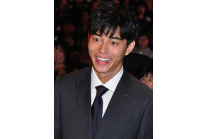 「目が笑ってない！」岡田准一に煽られ、東出昌大が“東出スマイル”披露し観客騒然！ 画像