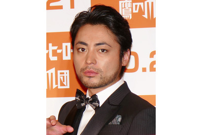 山田孝之、バットマン声優挑戦も「収録は1畳くらいの部屋」 画像