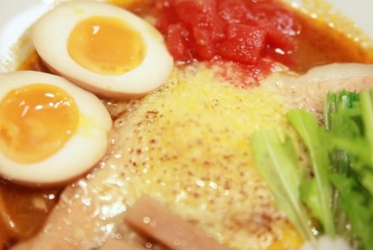 スパイシーなスープがクセになる！ 口コミで人気のカレーラーメン専門店 画像